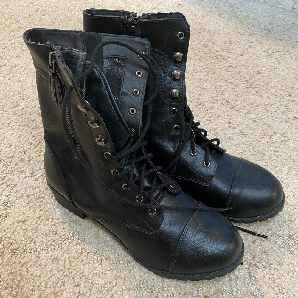 Combat boots